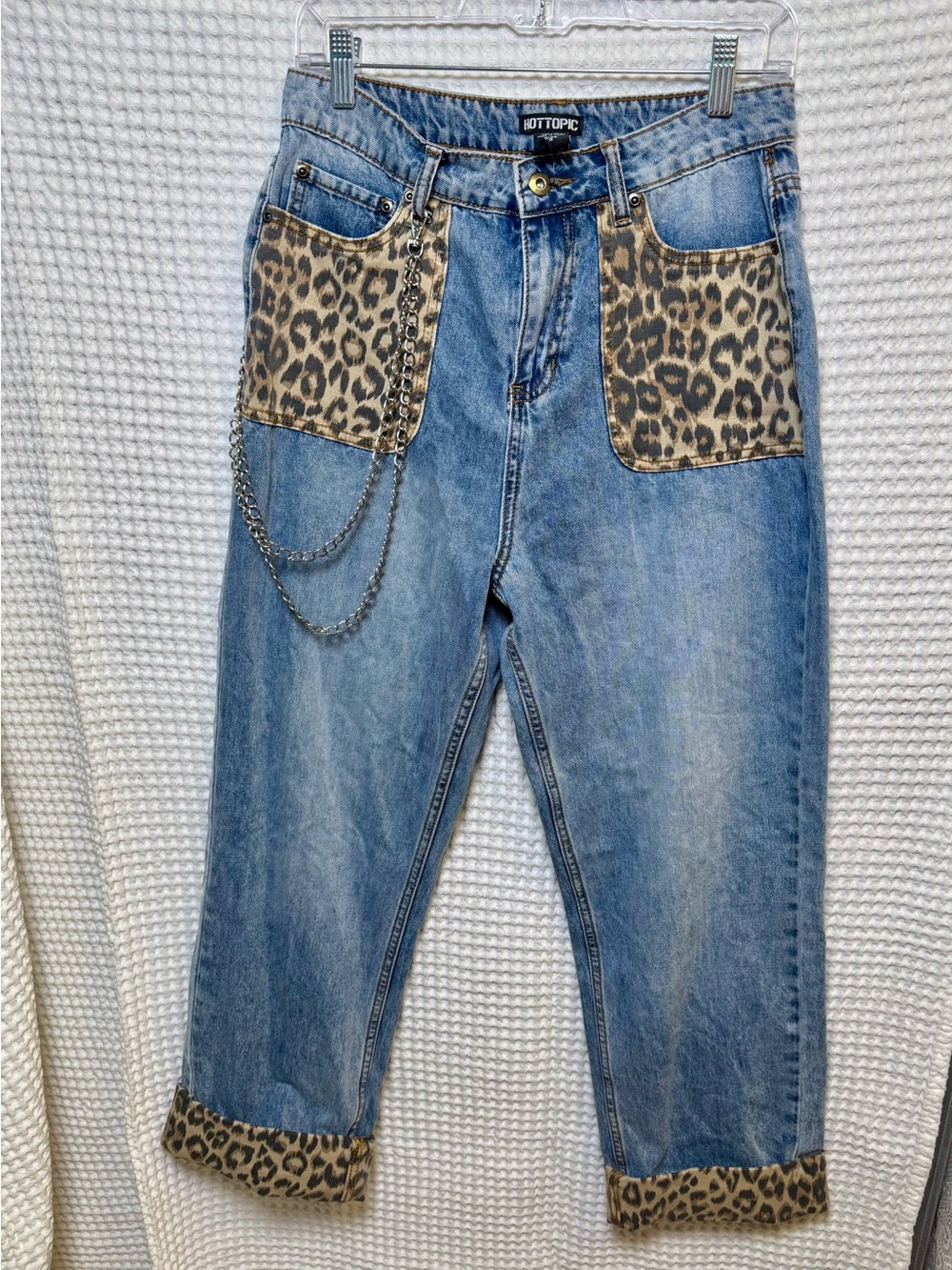NWOT Hot Topic Denim Boyfriend Jeans with Leopard Pocket Accents,Removable Chain